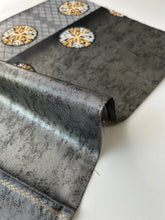 画像をギャラリービューアに読み込む, 【あずま型 中】飛び丸柄・献上有職模様引箔と金銀糸