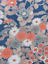 画像をギャラリービューアに読み込む, 濁り瑠璃色に花模様【六つ釦】