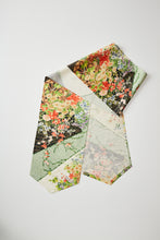 画像をギャラリービューアに読み込む, 【特長】桧垣地紋に金彩花車に鹿子模様