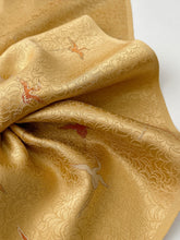 画像をギャラリービューアに読み込む, 花びら尽くし地紋に鶴模様【四つ釦】