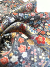 画像をギャラリービューアに読み込む, 紗綾型地紋に雲取り花散らし模様【ティアード】