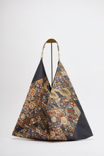 画像をギャラリービューアに読み込む, 唐織の流水松竹梅模様【あずま型 大】