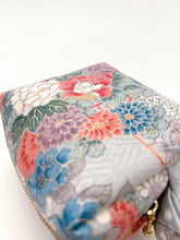 画像をギャラリービューアに読み込む, 華車模様紗綾型地紋【中】