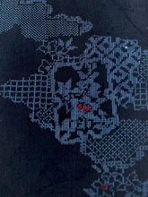 画像をギャラリービューアに読み込む, 霧に草花模様織り出し本場泥大島紬(5マルキ)【L】