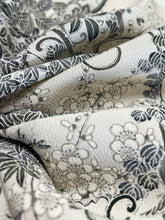 画像をギャラリービューアに読み込む, 百合菊楓梅花尽くし模様【ブラウス】