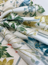 画像をギャラリービューアに読み込む, 霧吹き地紋に格子線花草模様【ティアード】