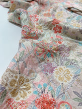 画像をギャラリービューアに読み込む, 総紗綾型地紋に絞り梅桜模様金彩【四つ釦】