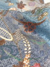 画像をギャラリービューアに読み込む, 華織り地模様に金彩縁・花蝶模様【ブラウス】