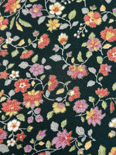 画像をギャラリービューアに読み込む, 芝地紋に唐草花更紗模様金彩縁【ブラウス】