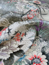 画像をギャラリービューアに読み込む, 【特長】変わり地紋に洋額縁風模様に牡丹花模様