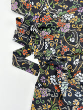 画像をギャラリービューアに読み込む, 花唐草模様に金彩縁【長丈シュッケニ・丈91㎝】