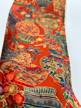 画像をギャラリービューアに読み込む, 華壺に松絵の地紋模様