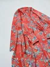 画像をギャラリービューアに読み込む, 唐紅色の花尽くし模様【六つ釦】