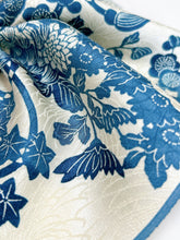 画像をギャラリービューアに読み込む, 古典御所に菊模様【ティアード】