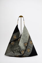 画像をギャラリービューアに読み込む, 飛び丸柄・献上有職模様引箔と金銀糸【あずま型 大】