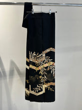 画像をギャラリービューアに読み込む, 変わり亀甲に金彩吹き刺繍模様【黒留袖】