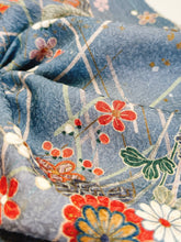 画像をギャラリービューアに読み込む, 華の膨れ織り菊花模様【ブラウス】