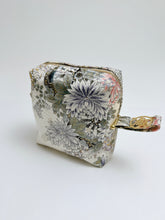 画像をギャラリービューアに読み込む, 金彩波地紋の鹿子牡丹模様【大】