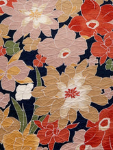画像をギャラリービューアに読み込む, 芝地紋に大花尽くし模様