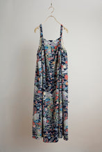 画像をギャラリービューアに読み込む, 椿山鳥流水風景型染模様【サイドギャザーワンピース】