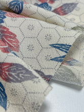 画像をギャラリービューアに読み込む, 亀甲花草模様【ブラウス】