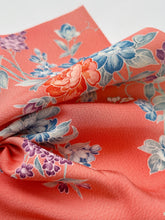 画像をギャラリービューアに読み込む, 唐紅色の花尽くし模様【六つ釦】