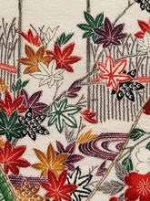 画像をギャラリービューアに読み込む, 柵に四季の草花模様・縮緬