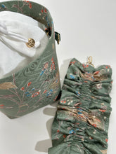 画像をギャラリービューアに読み込む, 紗綾型に花地紋、梅楓模様