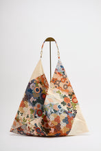 画像をギャラリービューアに読み込む, 唐織華亀甲に華尽くし模様【あずま型 大】