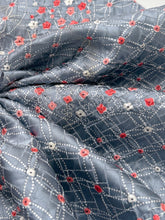 画像をギャラリービューアに読み込む, 絞りに地紙舞花模様【六つ釦】