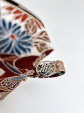 画像をギャラリービューアに読み込む, 御所車雲ヱに草花模様【大】