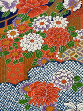 画像をギャラリービューアに読み込む, 紗綾型地紋の御所車古典柄模様【L】