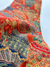 画像をギャラリービューアに読み込む, 華壺に松絵の地紋模様