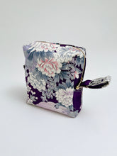 画像をギャラリービューアに読み込む, 注意:汚れあり 流水地紋に雪輪模様草花尽くし【大】