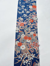 画像をギャラリービューアに読み込む, 濁り瑠璃色に花模様【六つ釦】