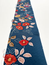 画像をギャラリービューアに読み込む, 紗綾型地紋に椿模様【長丈シュッケニ・丈91㎝】