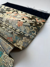 画像をギャラリービューアに読み込む, 【あずま型 中】花鳥唐草模様・引箔