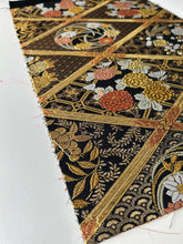 画像をギャラリービューアに読み込む, 【あずま型 中】七宝地に華格子に牡丹・梅菊模様・金糸