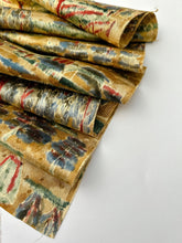 画像をギャラリービューアに読み込む, 抽象ぼやけ木々風景模様【六つ釦】