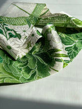 画像をギャラリービューアに読み込む, 亀甲模様に牡丹・金彩青海波模様【特短】