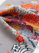 画像をギャラリービューアに読み込む, 松に菊流水花模様・縮緬