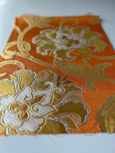 画像をギャラリービューアに読み込む, 【あずま型 中】唐織更紗花模様
