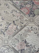 画像をギャラリービューアに読み込む, 【あずま型 中】蜀江に花尽くし模様