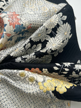 画像をギャラリービューアに読み込む, 草花丸華模様変わり波地紋【六つ釦】