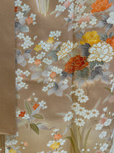 画像をギャラリービューアに読み込む, 牡丹の金駒絵に草花模様