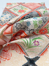 画像をギャラリービューアに読み込む, 大花地紋に天井居模様【四つ釦】