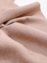 画像をギャラリービューアに読み込む, 赤白橡の織り出し色無地【六つ釦】