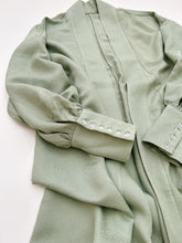 画像をギャラリービューアに読み込む, 霧がけ地紋青磁鼠色無地【六つ釦】