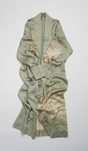 画像をギャラリービューアに読み込む, 小紗綾型地紋に金彩柴模様【六つ釦】