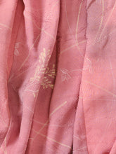 画像をギャラリービューアに読み込む, 乱菊地紋に暈し葉模様【絹】